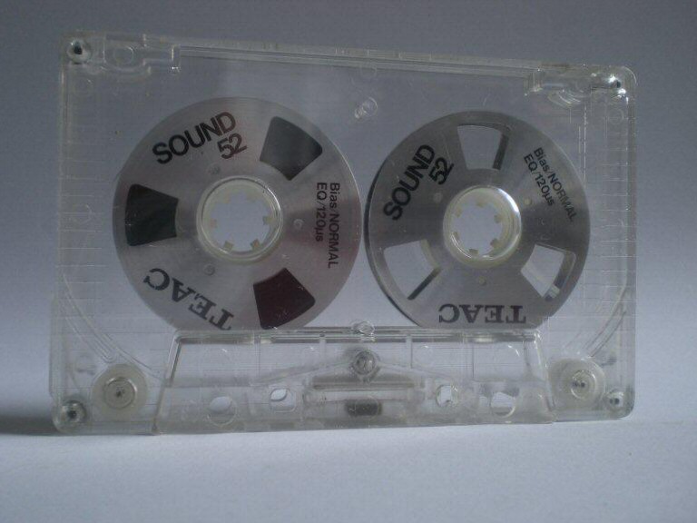 TEAC SOUND 52 silver